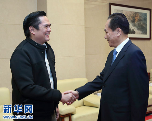 蔡名照会见菲律宾新闻部长