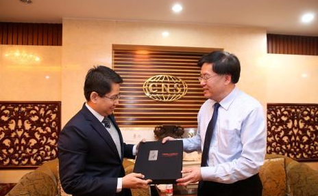 中新社社长章新新会见新加坡驻华大使罗家良
