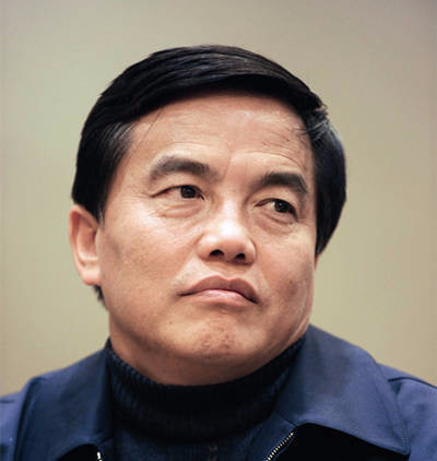 中传被免校长办公室超标0.8平米 书记办公不开暖气