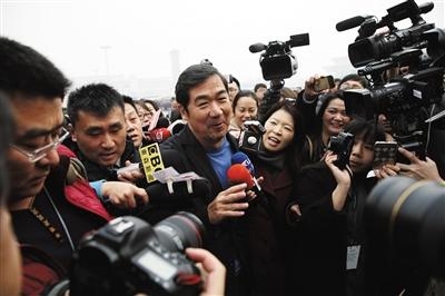 张国立:姐弟恋不能拍不是广电总局出台的