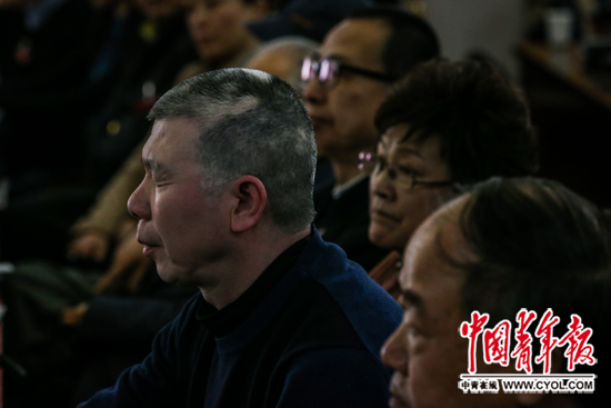 媒体批两会记者:有记者问刘翔和新妻子度假感受