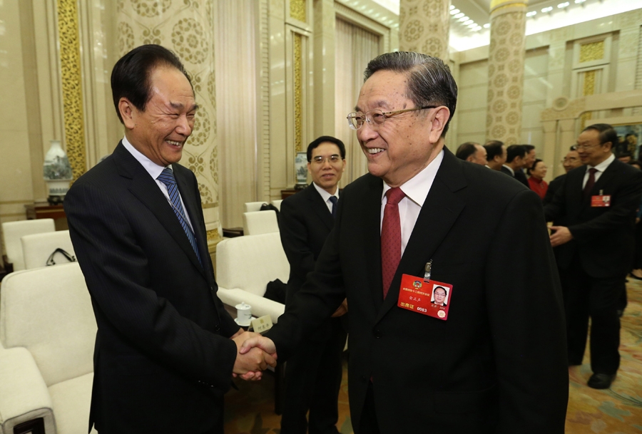 俞正声：讲好故事 营造良好舆论氛围