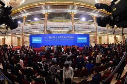 两会记者手记：“老炮儿”记者感觉像陷入恋爱