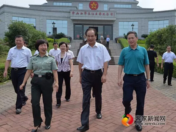 新华社社长蔡名照回赣南“老家”探亲