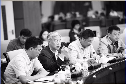 寻求突破口党报在行动