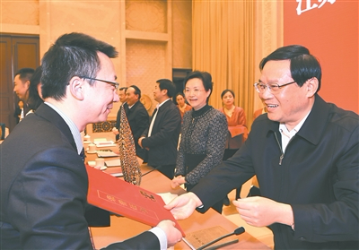 江苏创新新闻传播工作座谈会昨在南京举行