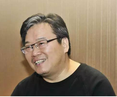 朱学东：地铁跪地售卖新京报，是乞讨者的权利