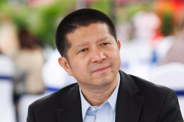 裘新：要守住新的舆论阵地 必须先留住能守阵地的人