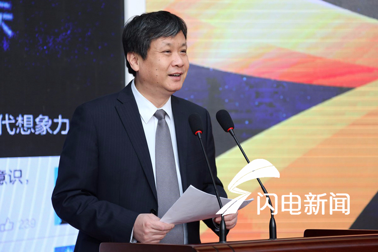 吕芃：在媒体融合的道路上  要“撸起袖子加油干”