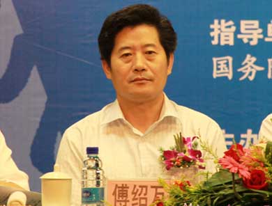 傅绍万卸任大众报业集团董事长