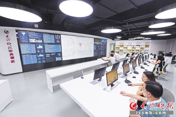 长沙​晚报报业集团推出省会首个融媒体中央厨房