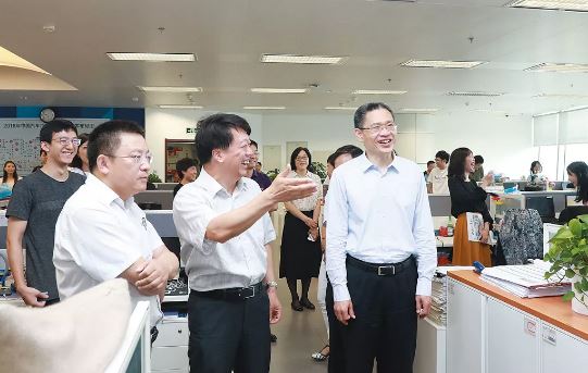 人民日报社副总编辑方江山调研中国汽车报