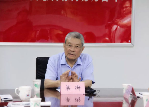 人民日报原副总编辑梁衡在兵团日报社交流座谈