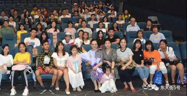 《光明日报》记者本色出演电影《最好的我们》