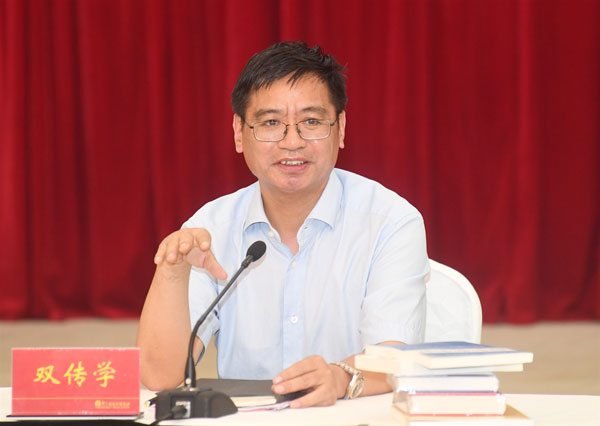 新华报业社长双传学寄语新任职干部：让优秀成为一种习惯